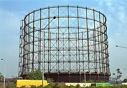 Le gazomètre N°9 de La Plaine-Saint-Denis en juin 1981, peu de temps avant sa démolition.