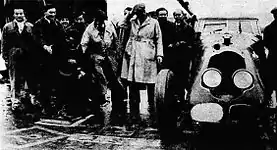 George Eyston, recordman du monde des 24 Heures à Linas-Montlhéry en février 1936, avec un moteur à huile lourde ;