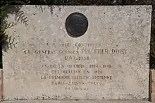 Stèle érigée à Saulzais-le-Potier (Cher) à la mémoire du général Georges Pelletier Doisy.