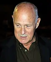 Gerald McRaney dans le rôle de Tuck Hostetler