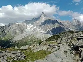 Vue du glacier des Drus au pied des Drus depuis le signal Forbes à l'ouest.