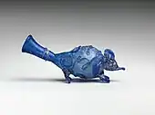 Souris. Flacon à serpentin, verre bleu, L. 14,6 cm. IIIe siècle EC. Met