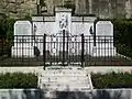 Le monument aux morts, en bas de l'église.