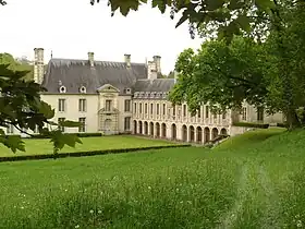Le château d'Outrelaize.