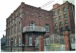 Autre vue du bâtiment.