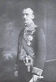 portrait d'un homme en uniforme de parade