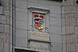 Allège du deuxième étage : armoiries de la principauté de Liège.