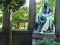 Sépulture Löblich, statue de Robert Baerwald (de) (1858-1896)