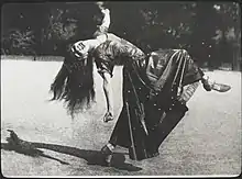 Wiesenthal photographié par Arnold Genthe (1908).