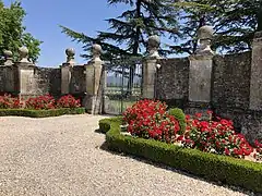 Grille du château de Genas (Drôme).
