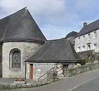 Chevet et sacristie de l'église.