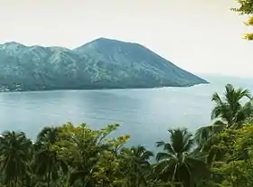 Vue du volcan Iya depuis le village de Kori Bari.