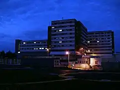 L'hôpital, de nuit.