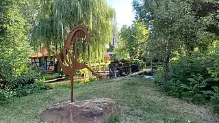 Hôtel-restaurant depuis l'espace hippique.