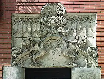 no 1 ter : linteau de la porte « de la Trésorerie ».