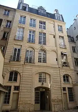 Immeuble sur rue vu de la cour.