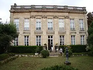 Façade donnant sur le jardin.
