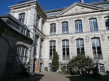 Photo en couleurs de la façade de l'Hôtel.