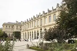 Vu depuis le jardin des Quatre Colonnes.