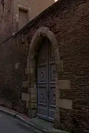 no 1 : le portail sur rue.