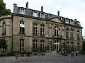 Façade sur cour de l'hôtel de Villeroy en 2007.
