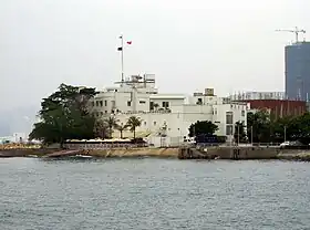 Le Yacht Club royal de Hong Kong sur l'ancienne :île Kellett (en). Vu depuis l'ouest.