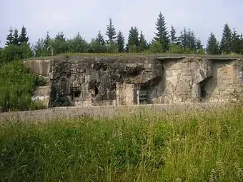 Vue partielle du bloc R-S 79 (cs) de l'ouvrage de Hanicka (cs) (Herrenfeld pour les Allemands), une casemate d'artillerie pour trois obusiers de 100 mm.