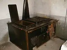 Fourneau à charbon de la cuisine de l'abri du Heidenbuckel.