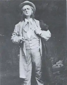 L'acteur Henrik Klausen dans le rôle de Peer Gynt (acte IV) lors de la première au :Christiania Theatre (en) d'Oslo le 24 février 1876.