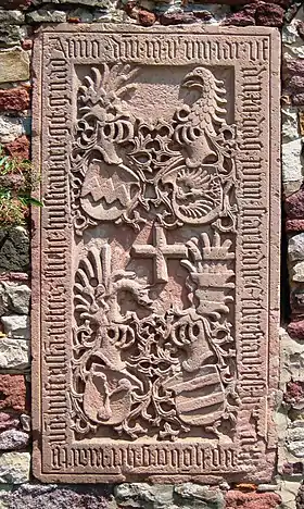 Plaque funéraire d'Elisabeth :Brendel von Homburg (de), la mère de l'archevêque de Mayence Sebastian von Heusenstamm, à l'entrée du domaine de Patershausen