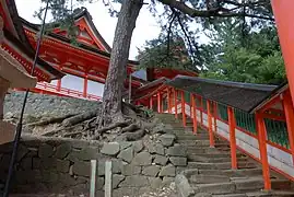 Chemin de pierre du cloître