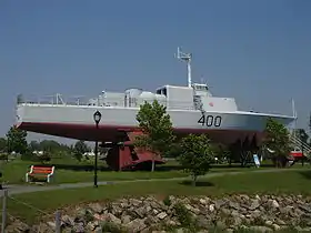 Hydroptère canadien NCSM Bras d'Or (FHE 400).