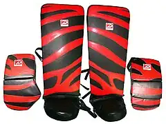 Photo des protections du gardien de rink hockey, bottes et gants