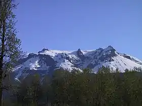 Vue sur la face sud de Hoodoo Mountain.
