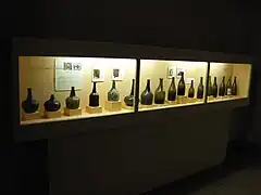 Bouteilles de vin  anciennes du musée du vin de l'Hôtel des ducs de Bourgogne de Beaune.