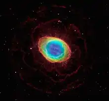 Image composite de la nébuleuse de la Lyre, en lumière visible et infrarouge.