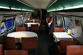 Restaurant à l'étage supérieur.