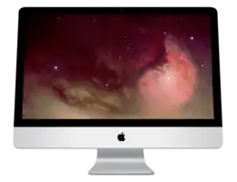 Un grand ordinateur tout-en-un en aluminium, écran plat large.