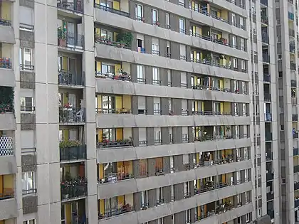 Immeuble, en banlieue parisienne (Boulogne-Billancourt, France).