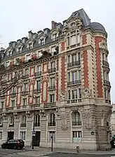 No 2 : immeuble au croisement avec la rue de Vaugirard.