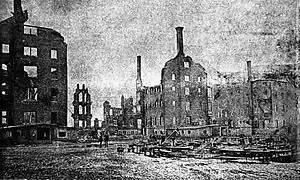 Vue prise en arrière de l'édifice