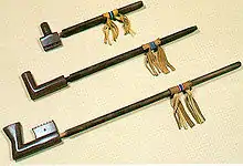 Différents styles de pipes de cérémonie amérindiennes.