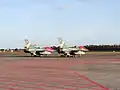 Deux F-16 du 3e escadron de chasse sur l'aéroport international Ngurah Rai