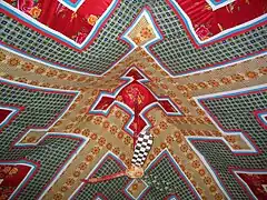 Équipée d'un ventilateur dans un bureau