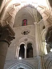 Église Saint-Sulpice de Chars, grandes arcades de l'abside.