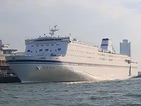 Ferry de la compagnie Taiheiyō Ferry dans le port d'Osaka.