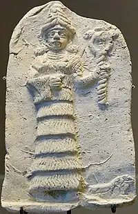 Représentation d'une déesse, peut-être Ishtar. Musée du Louvre.