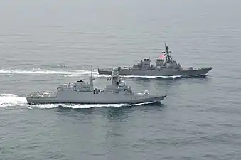 L'Alpino en exercice avec le destroyer américain USS Gonzalez en 2018.