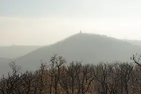 János-hegy vu des pentes du Nagy-Hárs-hegy.