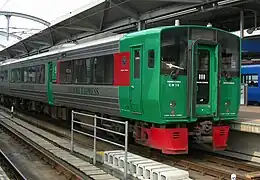 Face avant plate pour le couplage de deux rames.